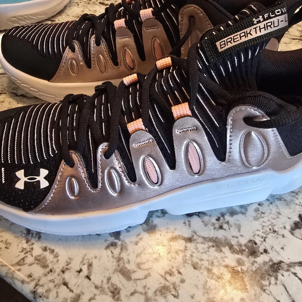 NEW UNDER ARMOUR SIZE 10 choose your color - Picture 2 of 11